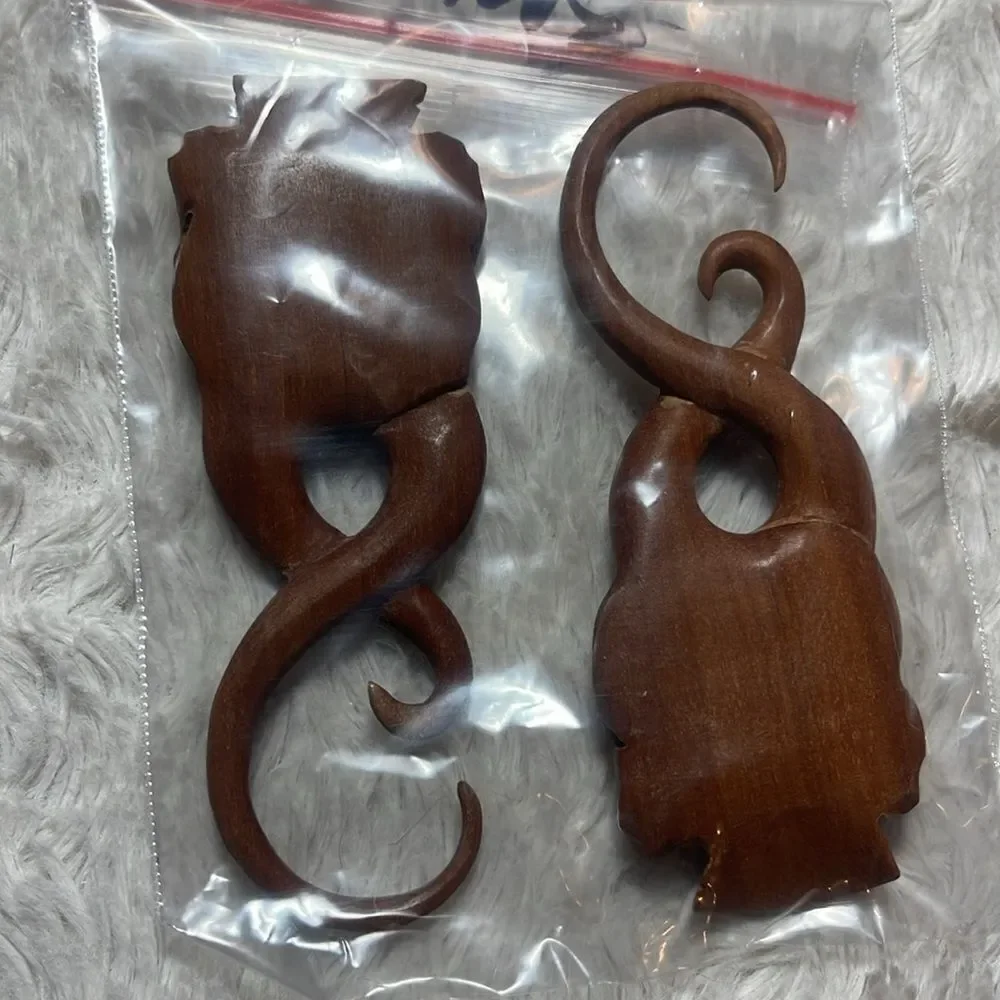 Spiral hanging skull shape, skeleton, wood air, hook, plug gauges Mult. Size